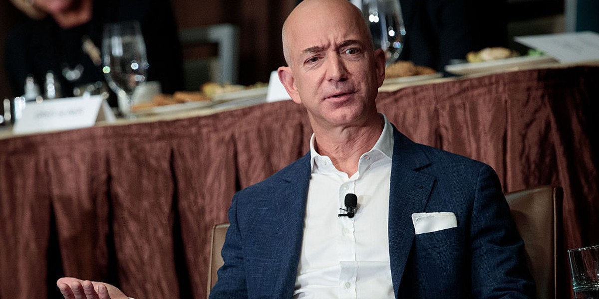 Jeff Bezos jest szefem i założycielem Amazona i firmy kosmicznej Blue Origin 