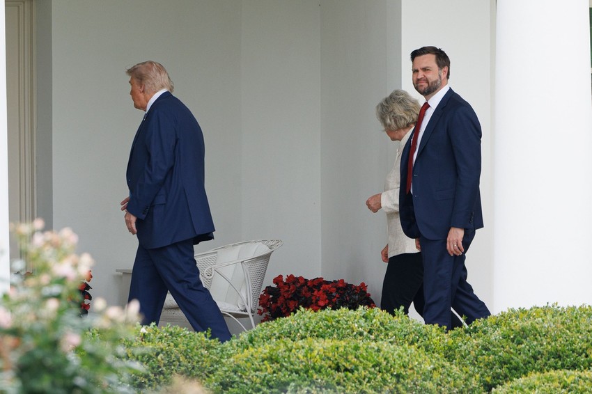 Donald Tramp, Džej Di Vens i Suzi Vajls u Beloj kući 6. juna