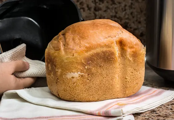 Wieczorem umieść w niej składniki, a rano obudzi cię zapach świeżego chleba