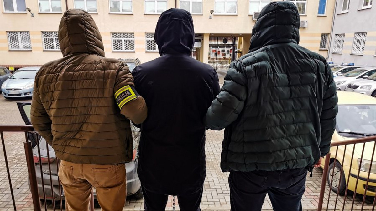 Białystok: Policja zatrzymała grupę złodziei samochodowych akumulatorów