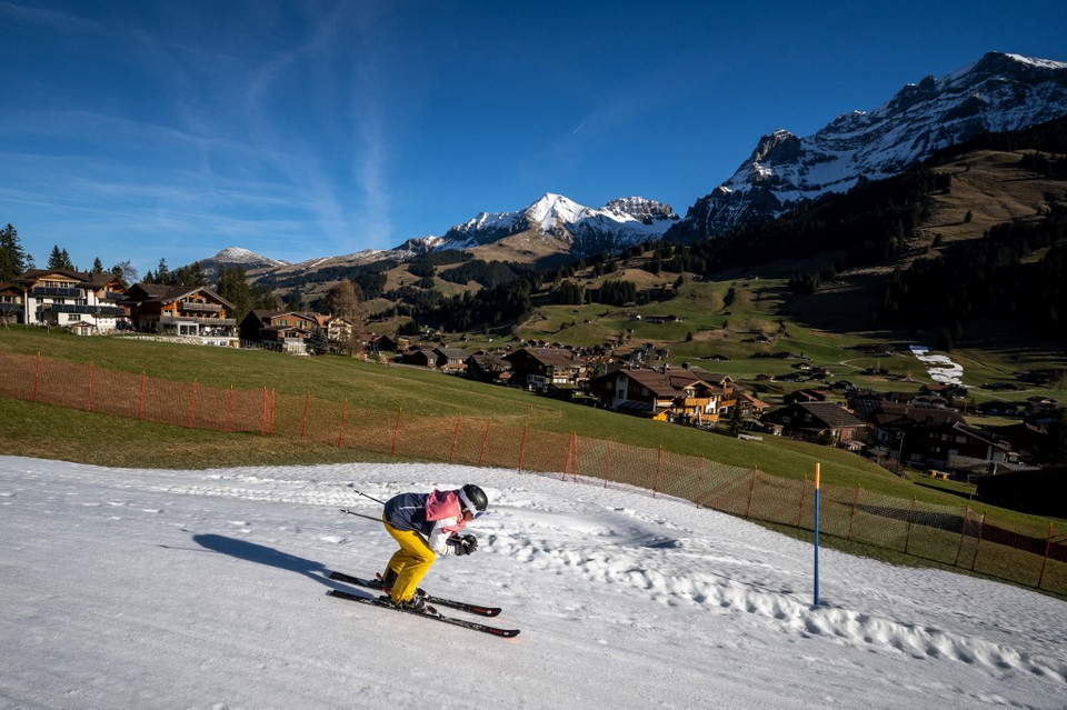 Problemy ze śniegiem w alpejskich kurortach narciarskich (Szwajcaria)