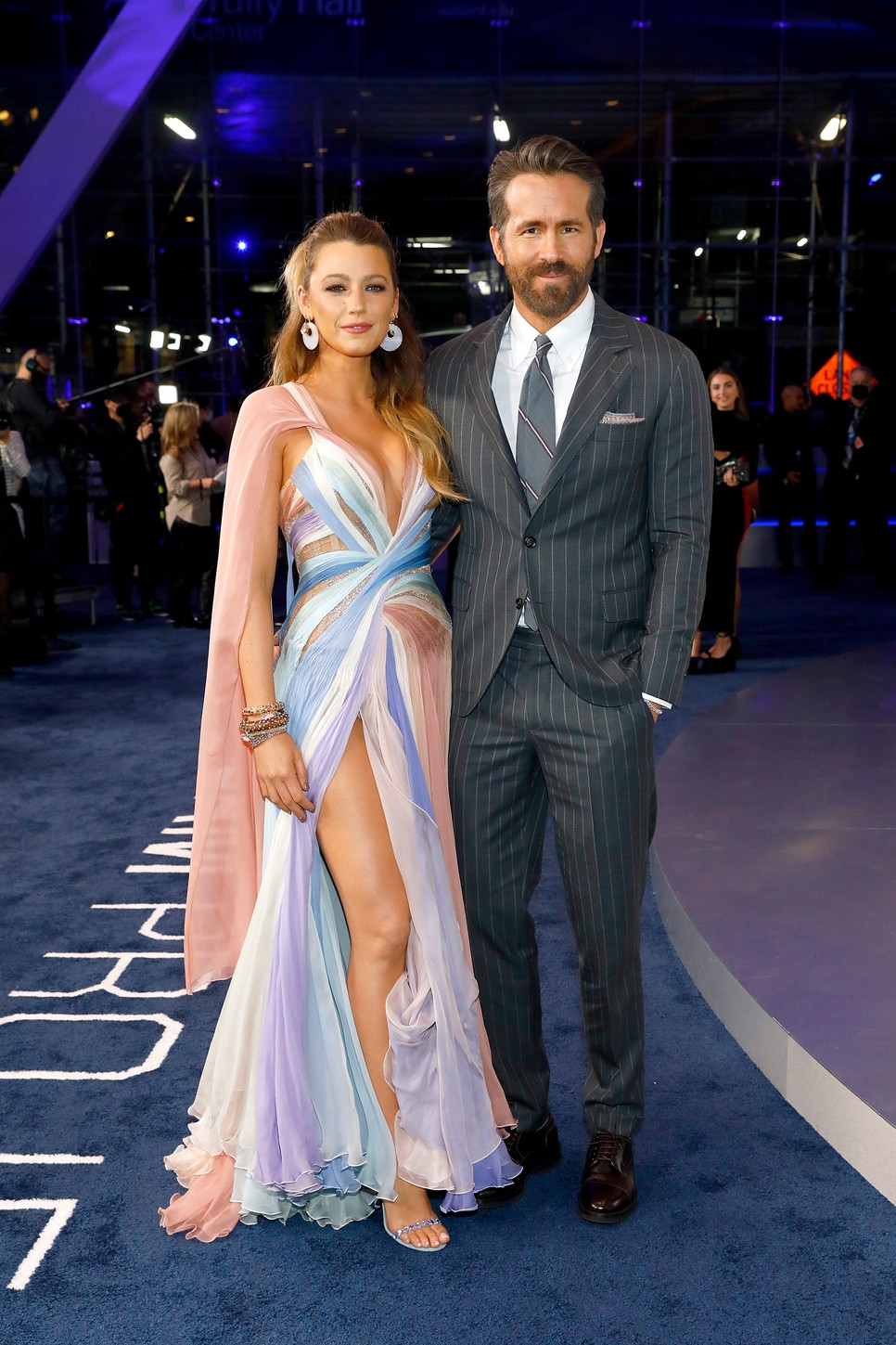 Blake Lively pasztellszínű ruhája maga a tökély