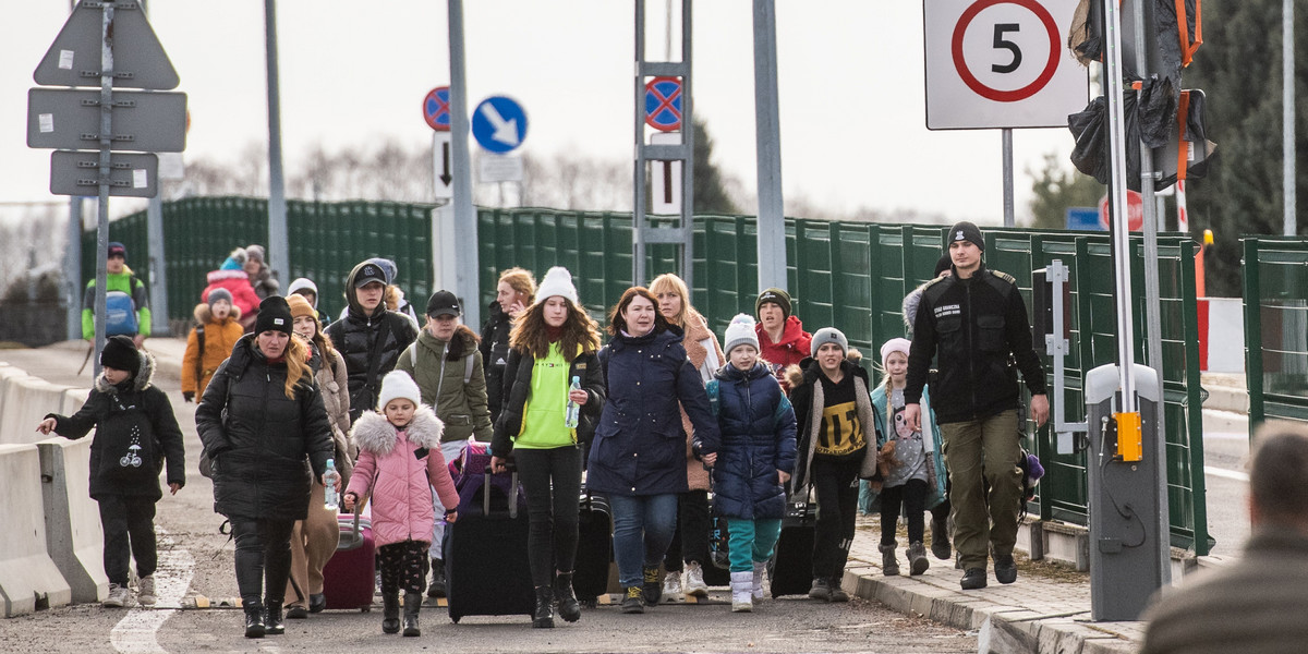 Po napaści Rosji na Ukrainę do Polski napłynęło ponad 4,5 mln uchodźców z tego kraju. Na zdjęciu polsko-ukraińskie przejście graniczne. 26.02.2022