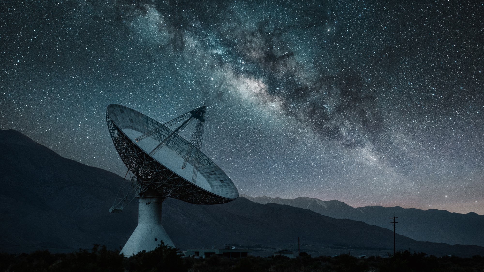 Радиосигнал с луны. Радиотелескоп. Сигнал из космоса. Радиосигнал в космосе. Радиосигнал с луны.