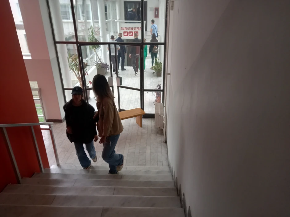 Mesto gde je devojka pala