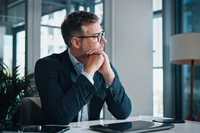 Ostatnie bezpieczne pokolenie na rynku pracy? "Mam 53 lata, a czuję się tak, jakbym jutro miał egzamin"