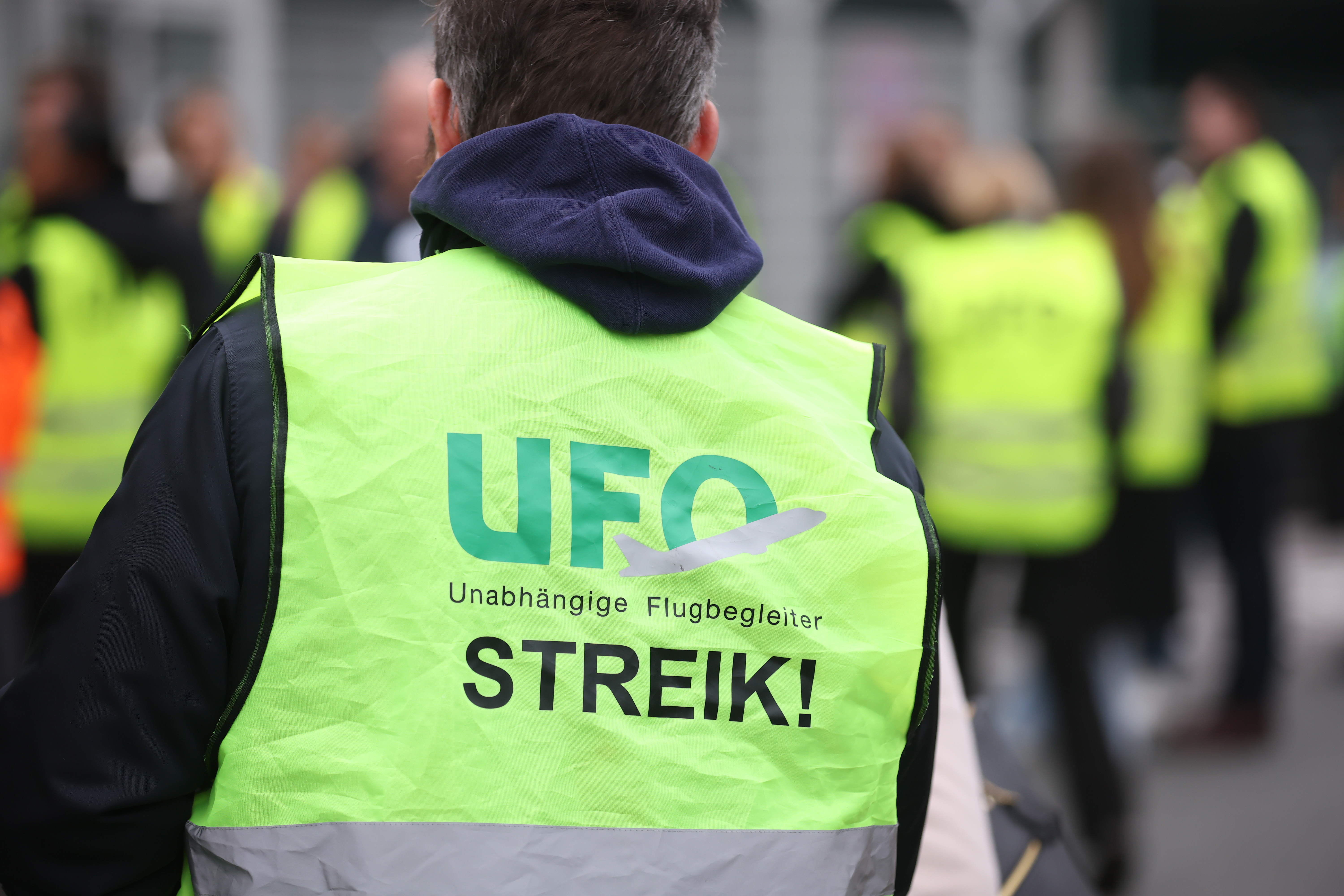 Lufthansa-Chaos: Rund 4.800 Piloten streiken - Hunderte Flüge gestrichen