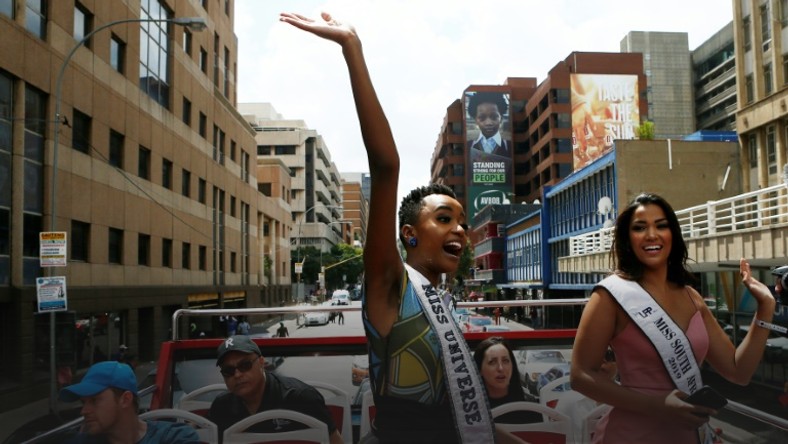 Miss Universe, Zozibini Tunzi (L) waved to crowds who came out to greet her and celebrate her victory