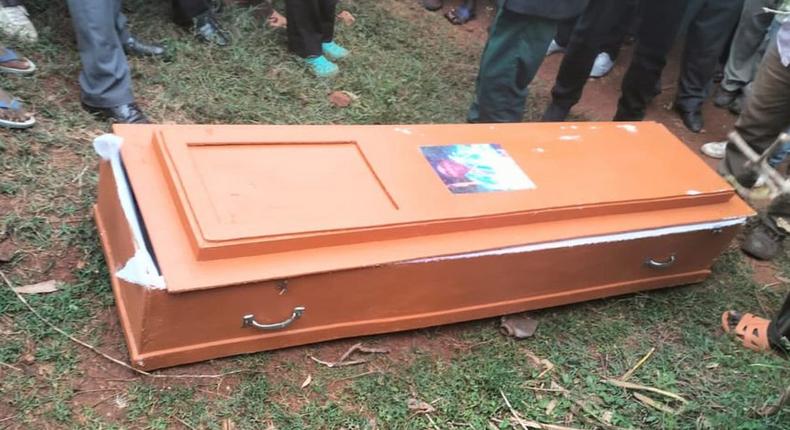 An empty coffin which was found dumped at the gate to a homestead in Kisii County on Thursday morning