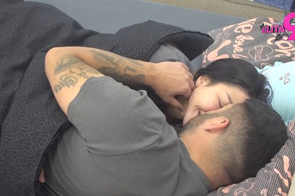 MAJA I ASMIN RAZMENJUJU POLJUPCE, ZALJUBLJENI DO UŠIJU Staniji neće biti dobro kada bude videla šta rade pred svima