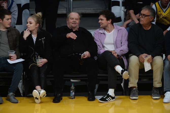 Džek Nikolson sa ćerkom i sinom na utakmici Lejkersa 2019. u Los Anđelesu BACKGRID/Backgrid USA