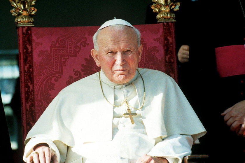 Skrywana tajemnica Jana Pawła II. Co wyszeptał przed...
