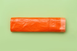 Nowy, pomarańczowy worek na śmieci w Polsce. Co do niego wrzucać?