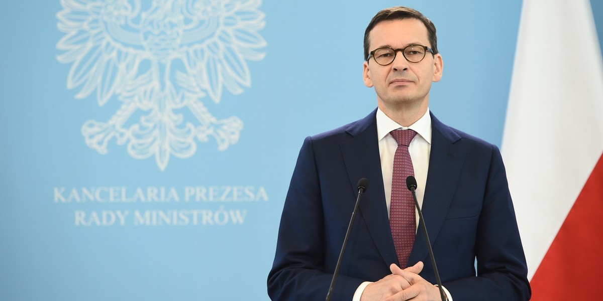 20 maja "Gazeta Wyborcza" informowała, że Mateusz Morawiecki kupił od Kościoła we Wrocławiu działkę o wielkości 15 ha. Dziennik zaznacza, że cena działka mogła być obniżona, by nie była wymagana zgoda Watykanu.