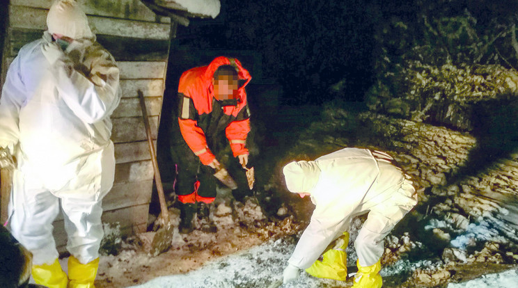 Egy sertéstrágyával teli emésztőgödörbe tették a férfi holttestét, akinek előtte elmetszették a torkát /Fotó: Zsaru Magazin