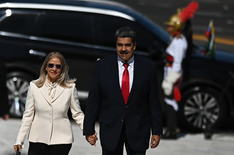 Nikolas Maduro, Silija Flores