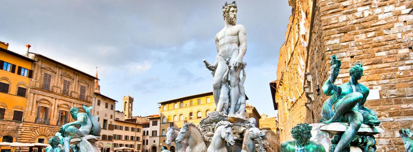 8. miejsce: Piazza della Signoria – plac w centrum Florencji zbudowany w okresie od XII do XIV wieku. Powstał po wyburzeniu domów należących do rodzin gibelinów. Otoczony szeregiem pałaców wraz z eksponowanymi tutaj rzeźbami tworzy urbanistyczny kompleks odwiedzany przez licznych turystów.