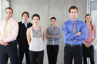 „Dobrze, że praca w ogóle jest”. Strach zatrzymuje ludzi w firmach