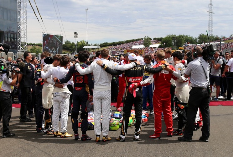 Kierowcy Formuły 1 minutą ciszy uczcili pamięć Julesa Bianchiego