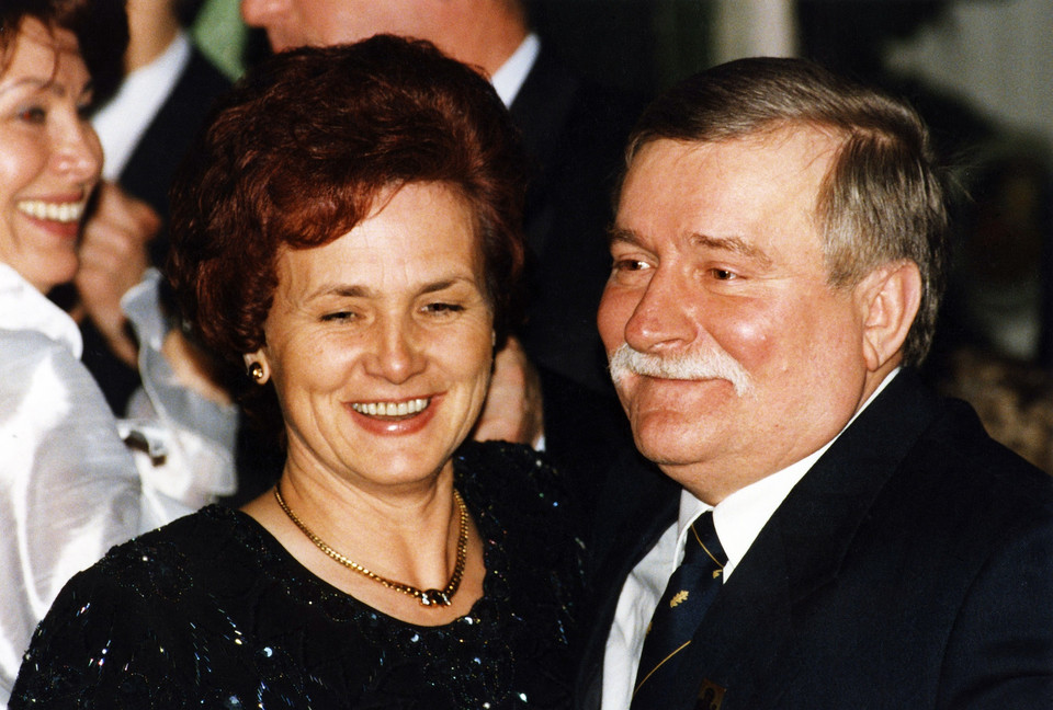 Danuta i Lech Wałęsowie świętują 50. rocznicę ślubu. Jak zmieniali się przez lata?
