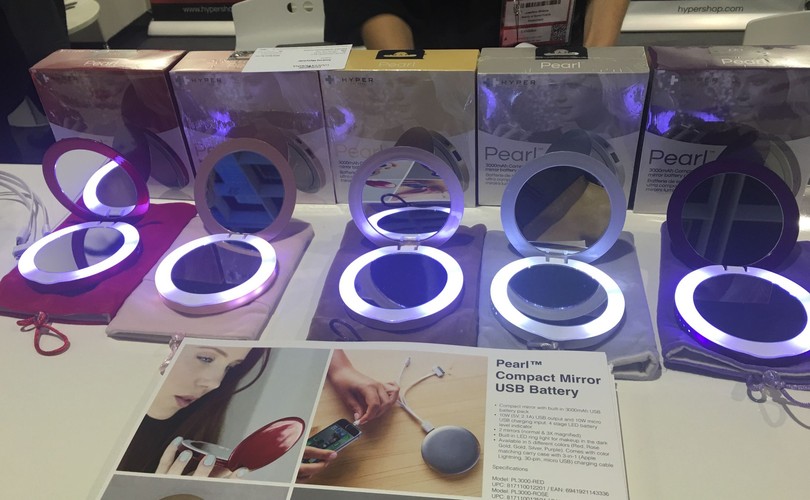 Lusterko z funkcją ładowania smartfonów