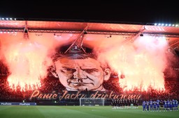 kibice legii warszawa oddali hołd trenerowi magierze. "panie jacku, dziękujemy"