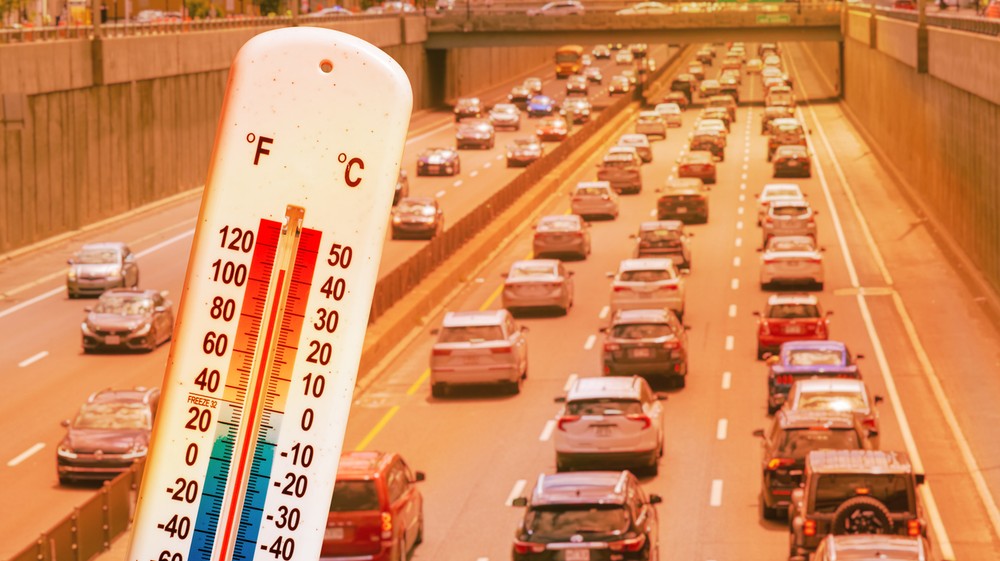 ADAC nameral 59,1 °C vo vnútri auta pri vonkajšej teplote pod 30 °C – pre deti a zvieratá je to smrteľná pasca. 