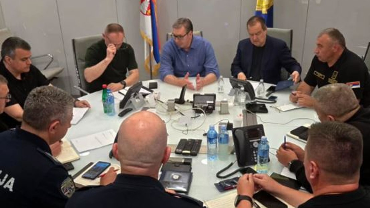Vučić sa policijom