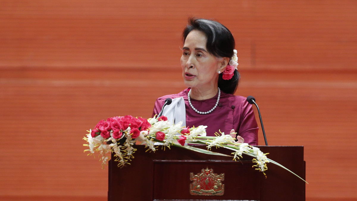 Birmańska przywódczyni Aung San Suu Kyi potępiła w przemówieniu do narodu wszystkie przypadki łamania praw człowieka w swoim kraju i zapewniła, że każdy winny nadużyć w ogarniętym konfliktem stanie Rakhine odpowie przed wymiarem sprawiedliwości.