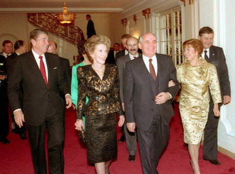 Nie żyje Michaił Gorbaczow. Kim była Raisa, jego jedyna i największa  miłość? | Ofeminin