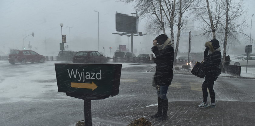 Kolejne ostrzeżenia IMGW. Intensywne opady śniegu i silny wiatr w wielu regionach Polski