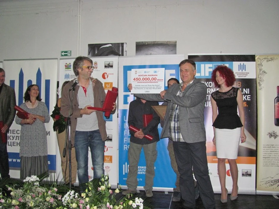 Vuku Ršumoviću nagradu dodelio Branislav Lečić