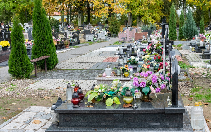 Pięć rzeczy, których nie wolno robić na cmentarzu