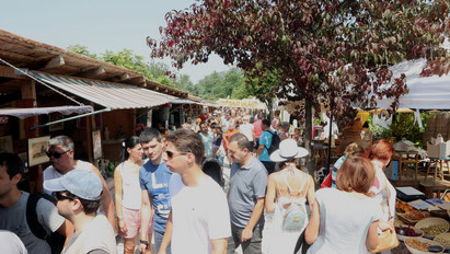 A Balaton-felvidék egyik legvonzóbb zarándokhelye: megbabonáz és nem enged el a káptalantóti piac