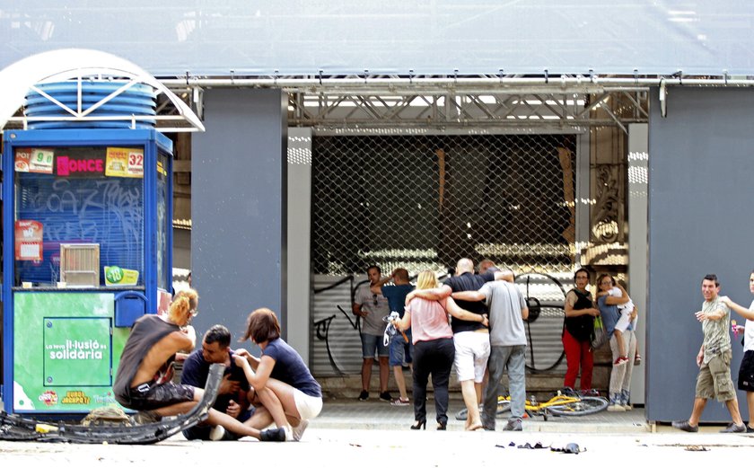 A van crashes into pedestrians in Barcelona