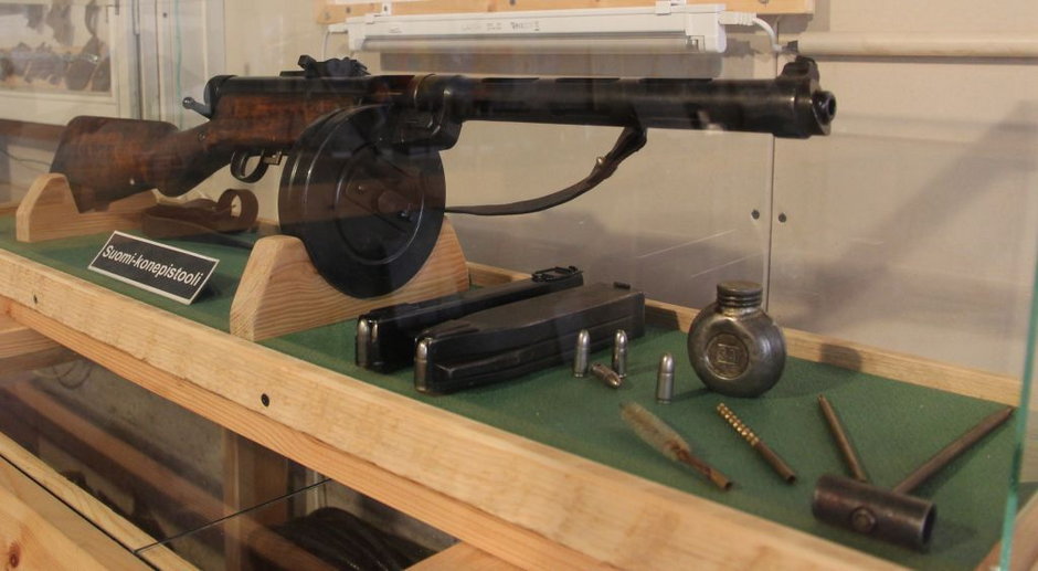 Fiński pistolet maszynowy Suomi (domena publiczna)