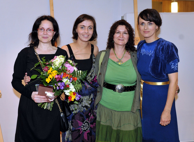 Małgorzata Niemen, Eleonora Niemen, Maria Gutowska i Natalia Niemen podczas prezentacji monety upamiętniającej zmarłego Czesława Niemena (czerwiec 2009 r.)