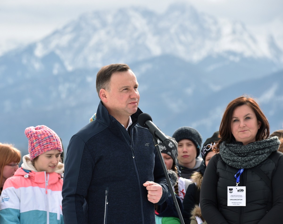 "Wystarczy, że wszędzie przeprowadzimy takie inicjatywy łączące czy likwidujące granice, że wszędzie będziemy mówili o potrzebie komunikacji, potrzebie spotkania. Ta wielka idea połączenia trzech mórz zostanie zrealizowana poprzez te właśnie drobne, lokalne odcinki" - powiedział