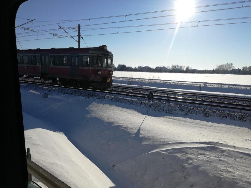 Śmierć na przejeździe. Auto wjechało pod pociąg