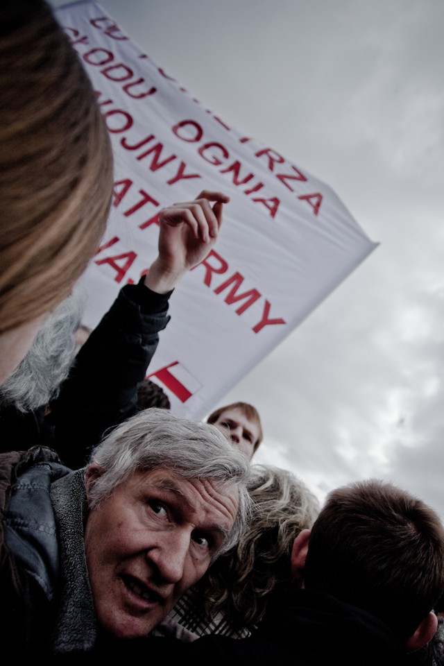 Zwolennicy PiS pod pałacem, fot. Maciej Stankiewicz