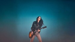 Laura Cox prezentuje nowy klip. To zapowiedź albumu "Head Above The Water"