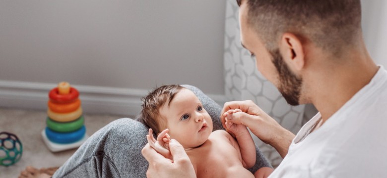 Może by chcieli, ale wolą nie... Oto dlaczego minimalna liczba Polaków korzysta z urlopu rodzicielskiego