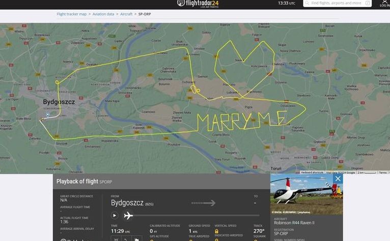 Mężczyzna używa lotu helikopterem, aby się oświadczyć