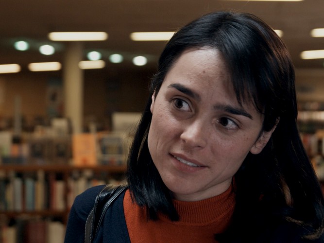 Karen płacze w autobusie