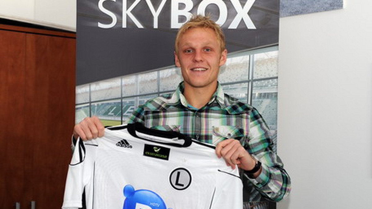 W środę swój pierwszy profesjonalny kontrakt z Legią podpisał Daniel Łukasik. 19-letni pomocnik związał się ze stołecznym klubem 3,5-letnią umową.