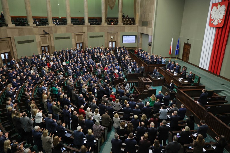 Warszawa, 27.02.2026. Posłowie na sali obrad Sejmu, 27 bm. W ostatnim dniu posiedzenia w Sejmie odbędą się głosowania, m.in. nad poprawkami Senatu do ustawy wdrażającej program SAFE. (sko) PAP/Paweł Supernak