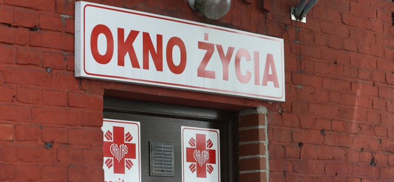 Kilkudniowy chłopiec w oknie życia. "Nie miał ani żadnego listu, nic nie miał"