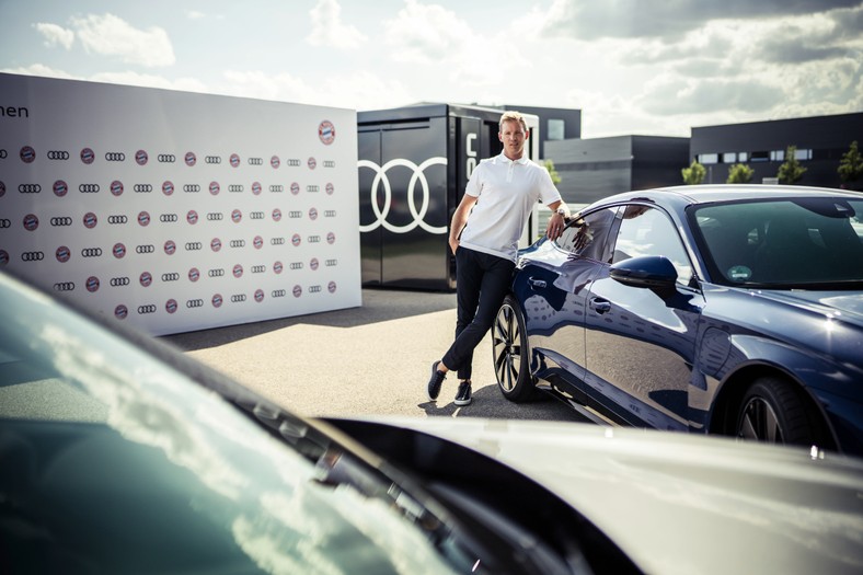 Robert Lewandowski dostał nowy samochód elektryczne Audi