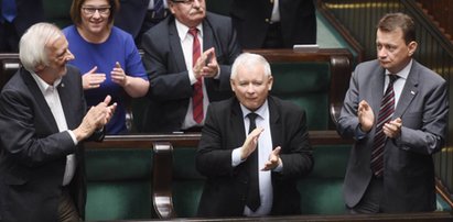 Jarosław Kaczyński bohaterem muralu. "Miłujcie się tak, jak Ja was umiłowałem"