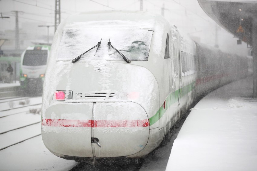 Oluja je zaustavila mnoge vozove